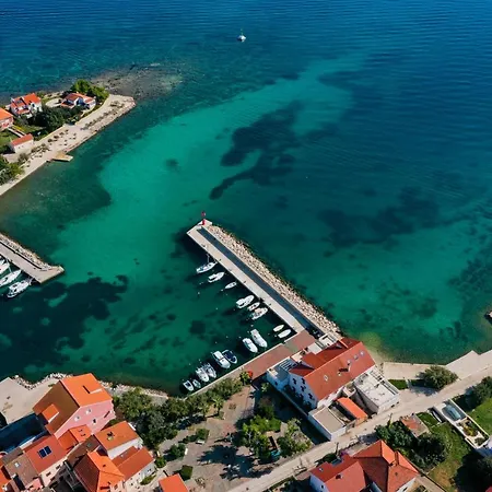 Ana Poljana (Ugljan)