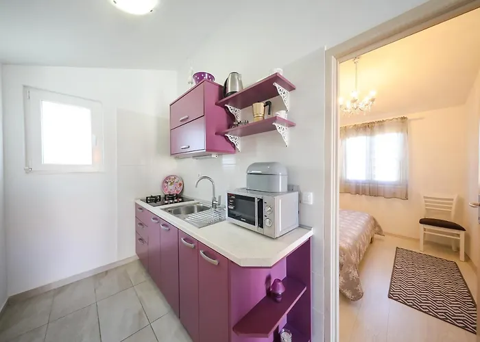 Ana Poljana (Ugljan)